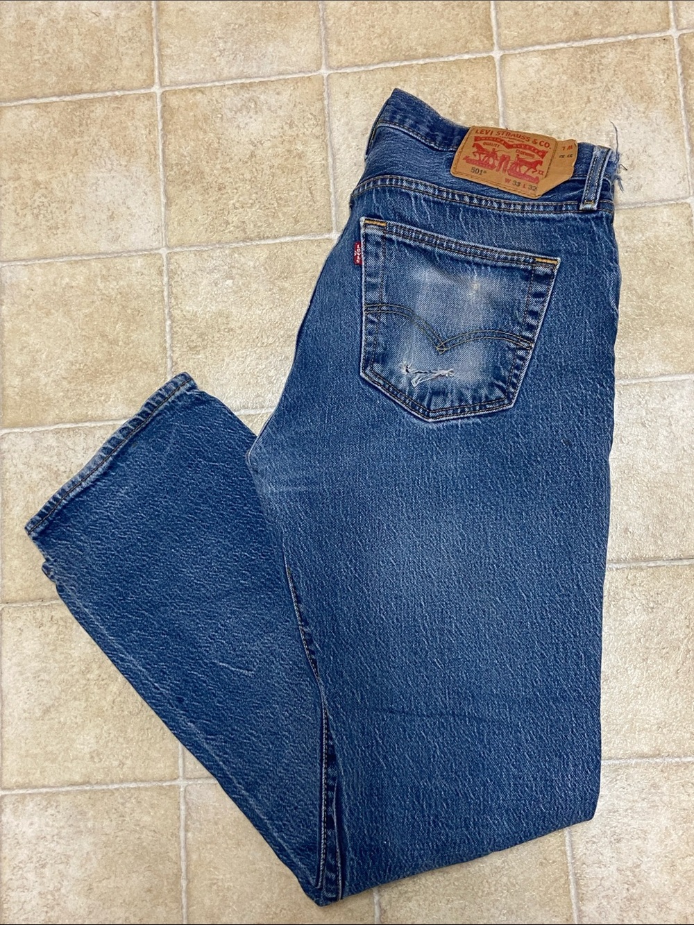 Levi's Men's Straight Jeans in Dark Blue Denim with Faded Knees Size W33 L32